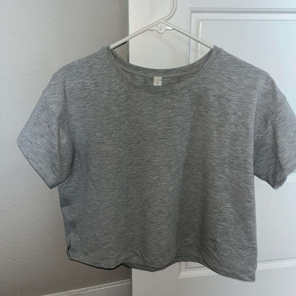 Lululemon grey crop tee